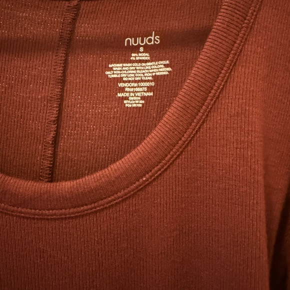 Nuuds slinky Ribbed Knit bodysuit in maroon - Picture 2 of 2